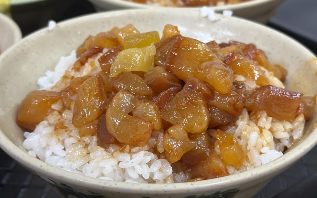 地元民が通う味！毎日行列のできる！脂っこさ控えめで、コク深い台湾のソウルフード！新北・三重の“4大伝説ルーローファン”