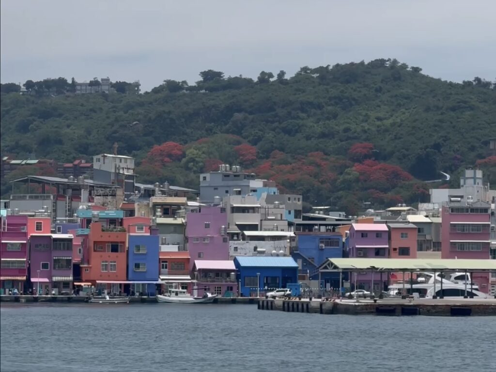 高雄10大景點:旗津渡輪(鼓山輪渡站 ➔ 旗津輪渡站)